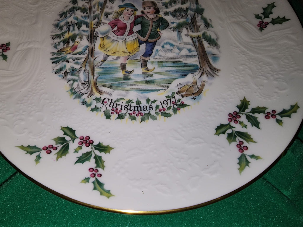 Royal Doulton Christmas Plate 1977 First of a Series