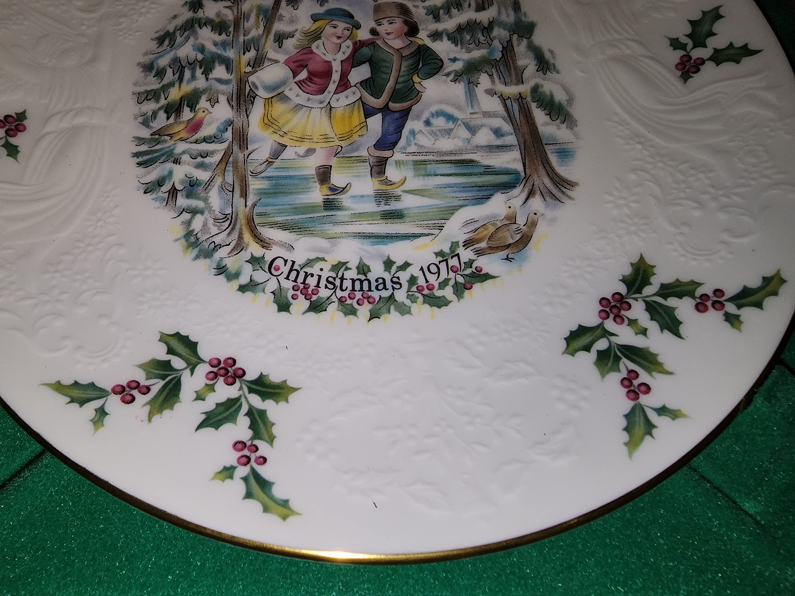 Royal Doulton Christmas Plate 1977 First of a Series