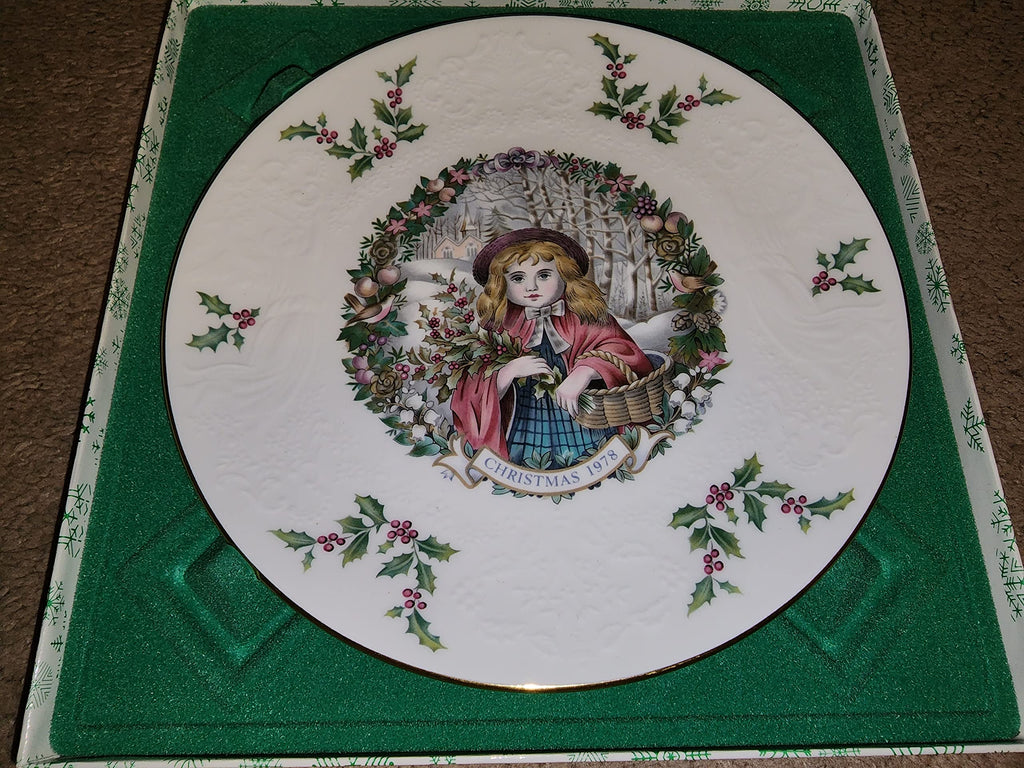 Royal Doulton 1978 Christmas Plate Red Riding Hood