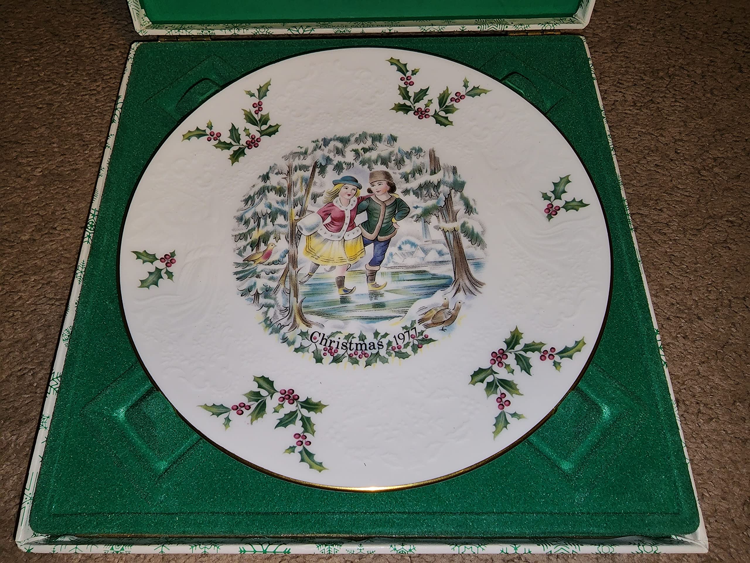 Royal Doulton Christmas Plate 1977 First of a Series