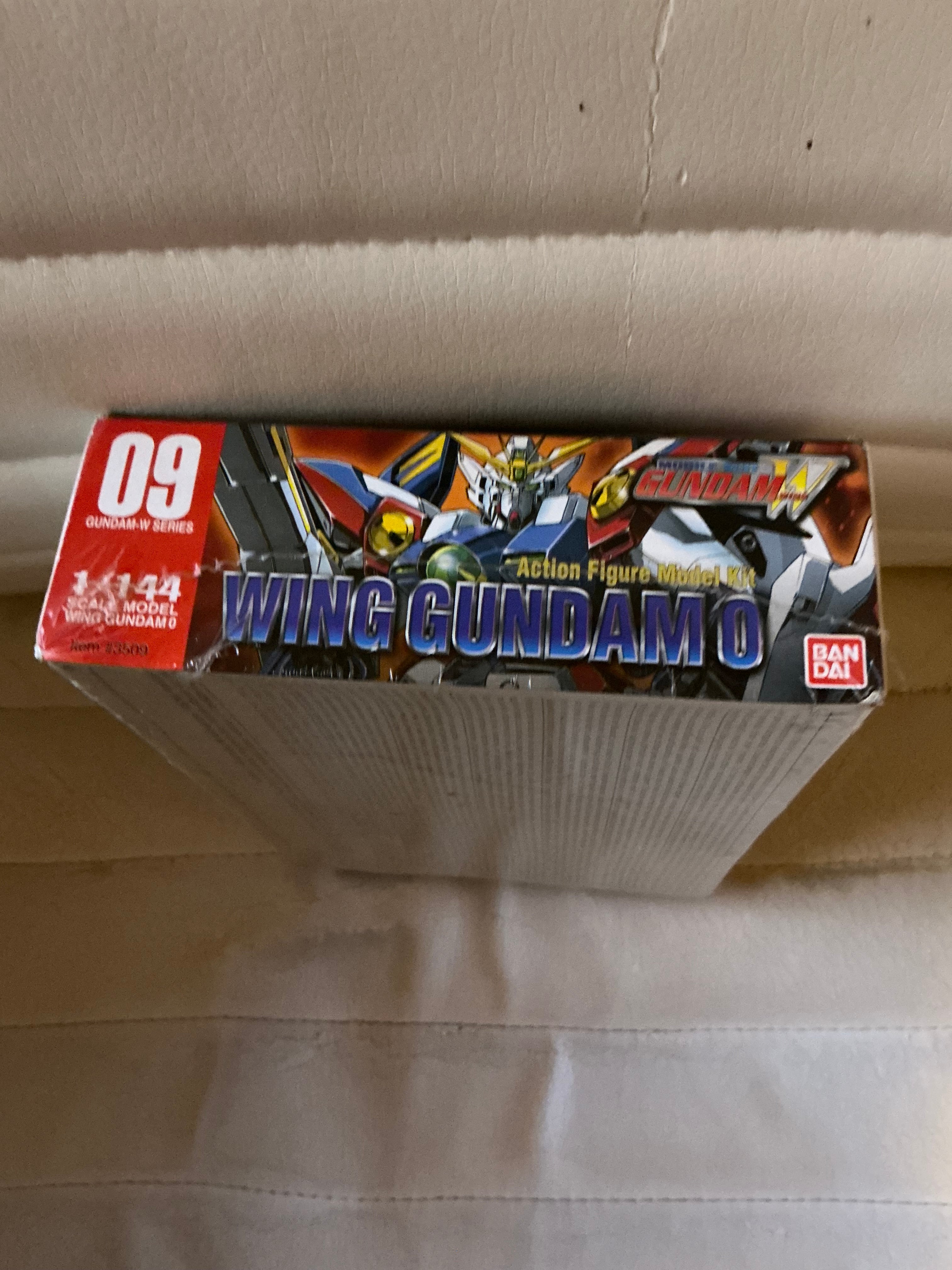 Mobile Suit Gundam Wing: Wing Gundam 0 - 1/144 - Action Figure Model Kit