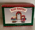 1996 Hallmark Merry Miniatures Bashful Mistletoe 3-Piece Christmas Set A3