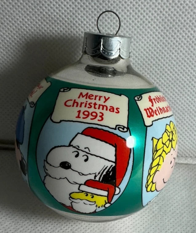 1993 Hallmark Peanuts Christmas Ornament - Snoopy Charlie Brown - International